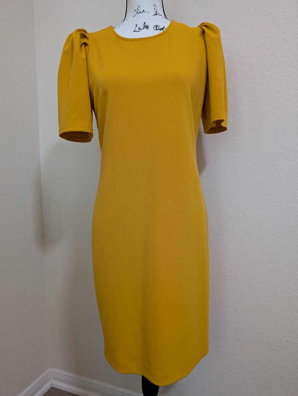 EUC•Sharagano Mustard Yellow Dress with Sleeves & Hidden Zipper On Back•Size 4〽️
